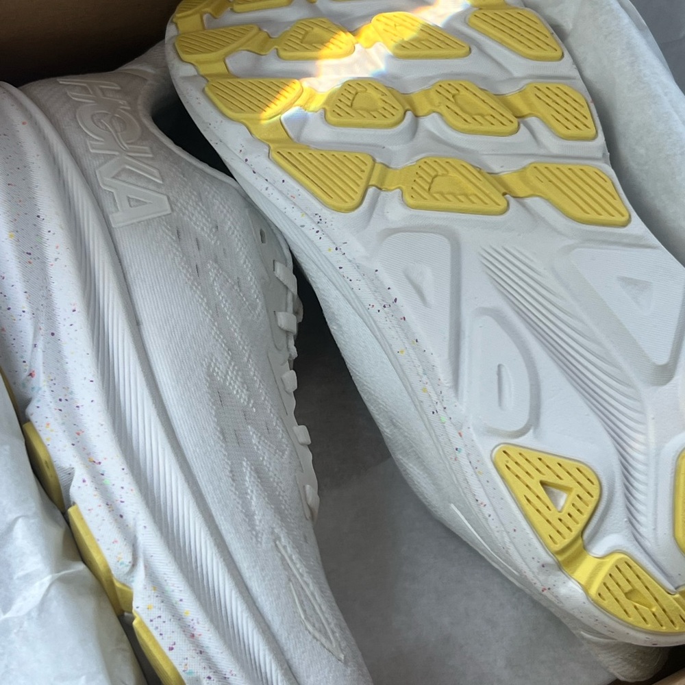 Hoka Women’s Clifton 9